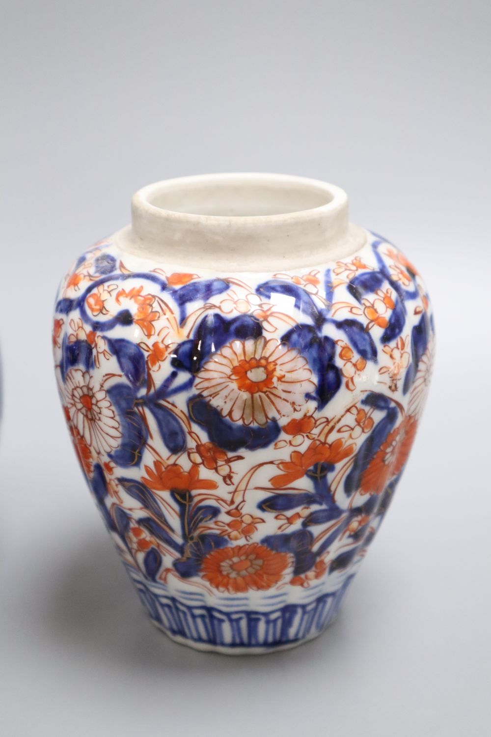 A blue and white Chinese dragon jar, an Imari jar and a blue and white lidded Prunus jar, tallest 17.5cm